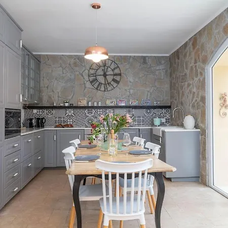 Eden Housse Villa, Pool, 2 Min To Beaches אנטיב