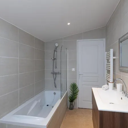 Eden Housse Villa, Pool, 2 Min To Beaches