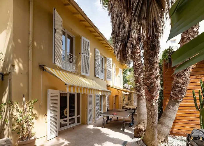 Eden Housse Villa, Pool, 2 Min To Beaches بيت للعطل